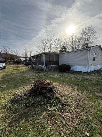 136 E Railroad Street, Hustonville, KY 40437