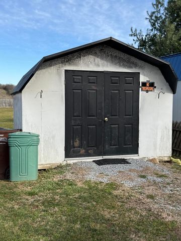 136 E Railroad Street, Hustonville, KY 40437