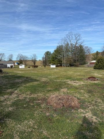 136 E Railroad Street, Hustonville, KY 40437