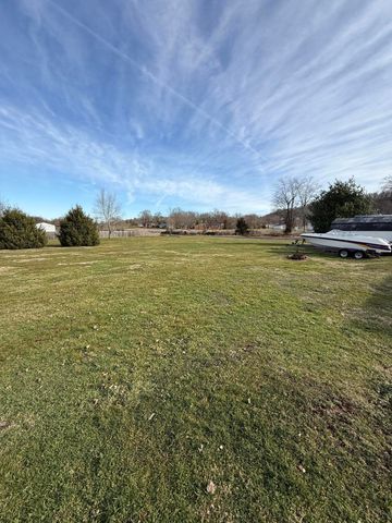 136 E Railroad Street, Hustonville, KY 40437