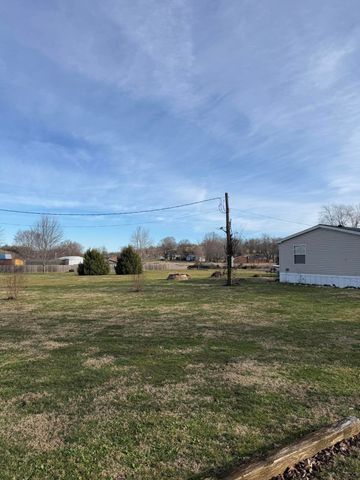 136 E Railroad Street, Hustonville, KY 40437