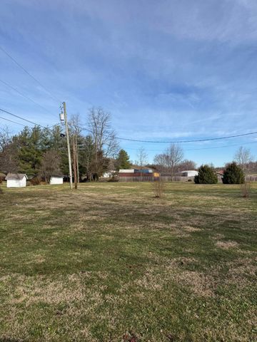 136 E Railroad Street, Hustonville, KY 40437