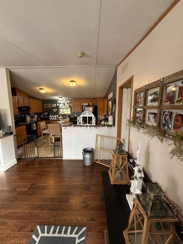 136 E Railroad Street, Hustonville, KY 40437