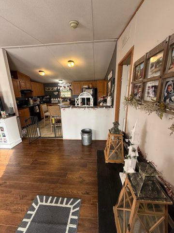 136 E Railroad Street, Hustonville, KY 40437