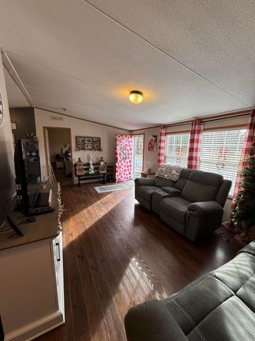 136 E Railroad Street, Hustonville, KY 40437