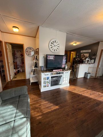 136 E Railroad Street, Hustonville, KY 40437