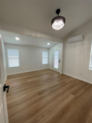 419 Clay St, Richmond, TX 77469