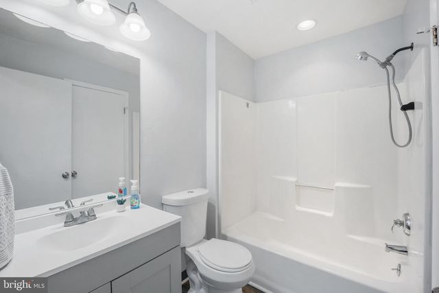 229 E GREEN VALLEY CIR, Newark, DE 19711