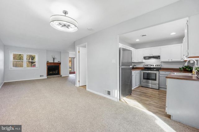 229 E GREEN VALLEY CIR, Newark, DE 19711