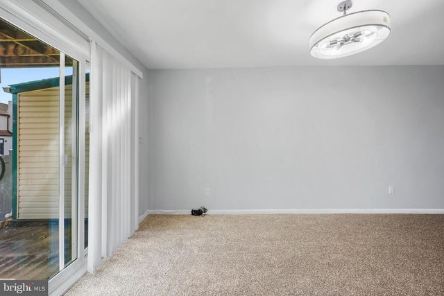 229 E GREEN VALLEY CIR, Newark, DE 19711