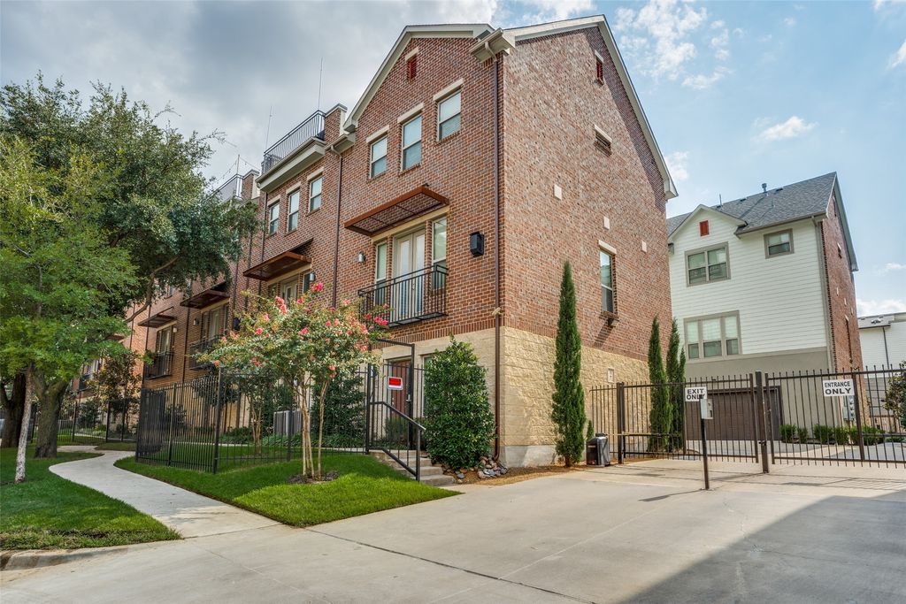4323 Dickason Avenue 28, Dallas, TX 75219