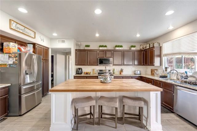 33129 Shoreline Drive, Lake Elsinore, CA 92530