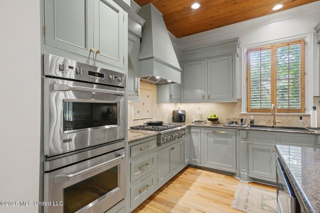 916 La Roche Court, Ridgeland, MS 39157