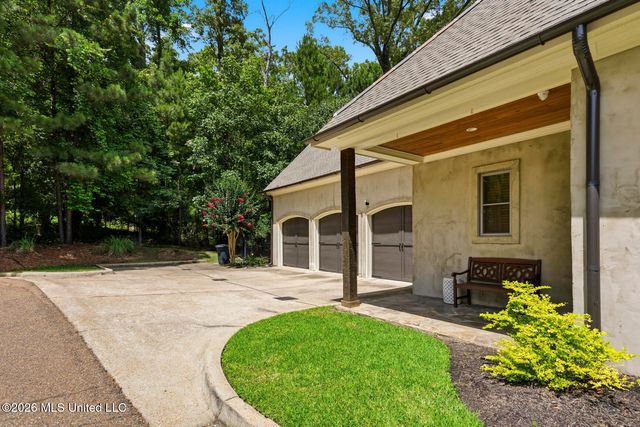 916 La Roche Court, Ridgeland, MS 39157