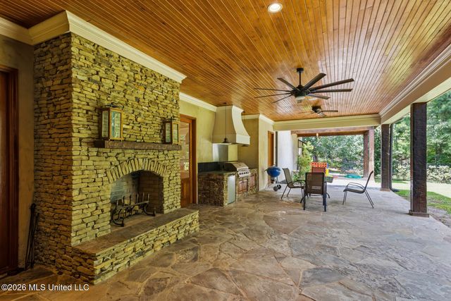 916 La Roche Court, Ridgeland, MS 39157