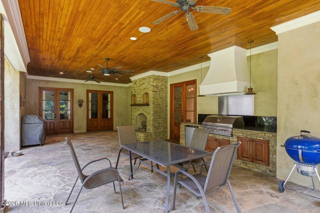 916 La Roche Court, Ridgeland, MS 39157