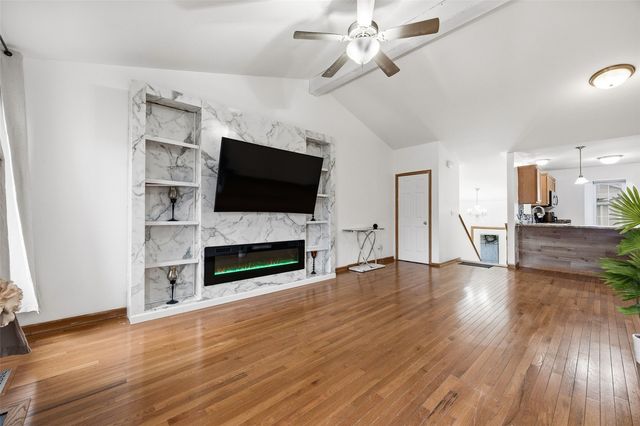 1050 Twilight Drive, North Liberty, IA 52317