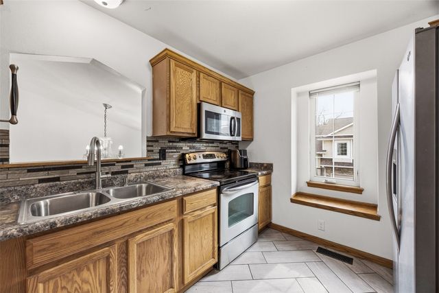 1050 Twilight Drive, North Liberty, IA 52317