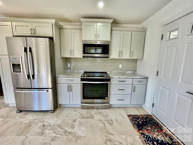 2019 Dale Road, Spruce Pine, NC 28777