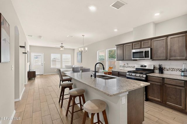1000 Skyblazer Place, Horizon City, TX 79928