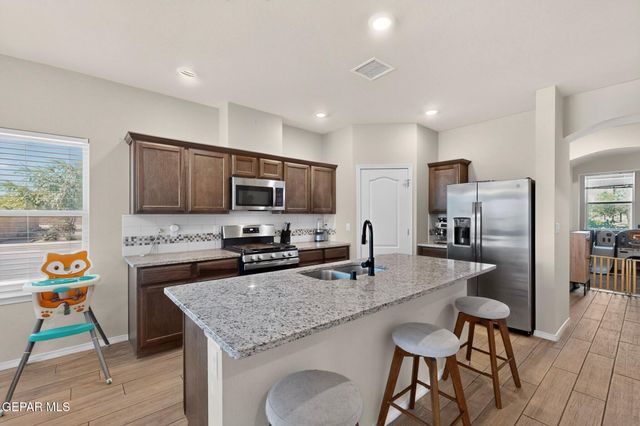 1000 Skyblazer Place, Horizon City, TX 79928