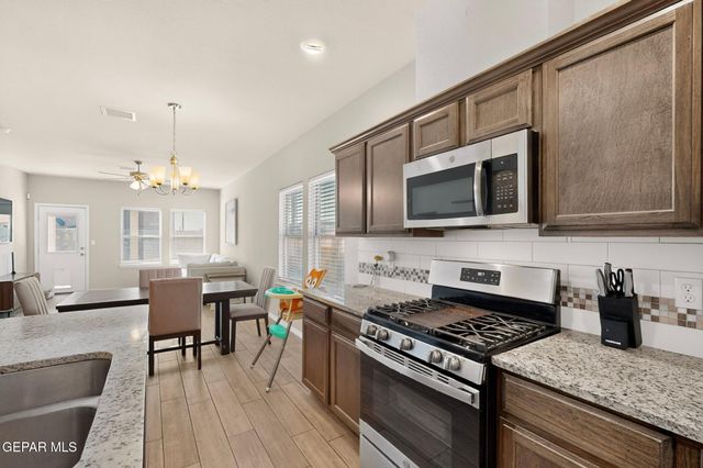 1000 Skyblazer Place, Horizon City, TX 79928
