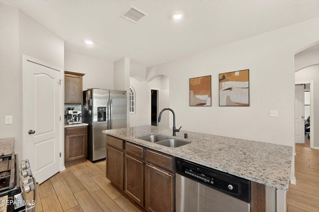 1000 Skyblazer Place, Horizon City, TX 79928