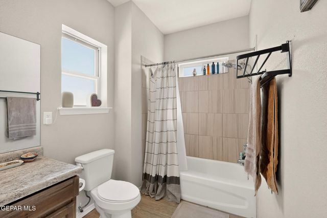1000 Skyblazer Place, Horizon City, TX 79928