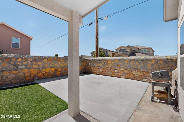 1000 Skyblazer Place, Horizon City, TX 79928