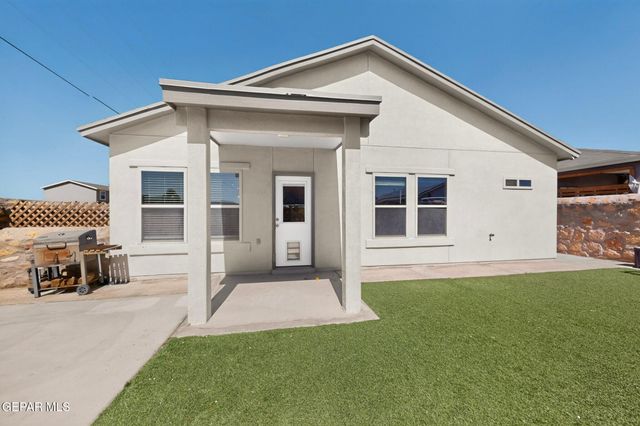 1000 Skyblazer Place, Horizon City, TX 79928