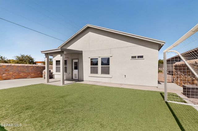 1000 Skyblazer Place, Horizon City, TX 79928