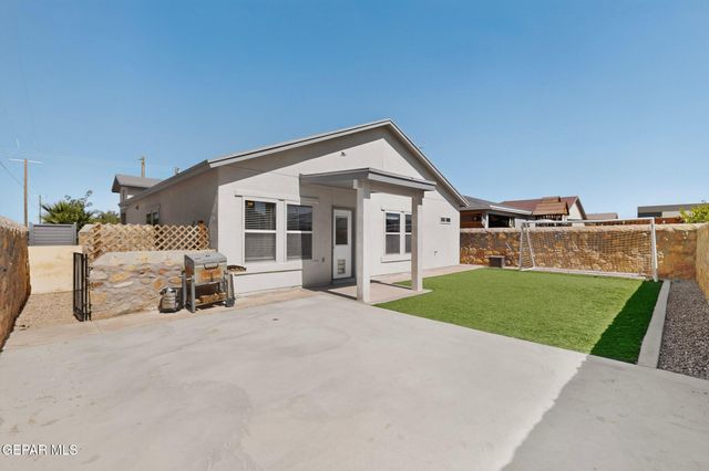 1000 Skyblazer Place, Horizon City, TX 79928