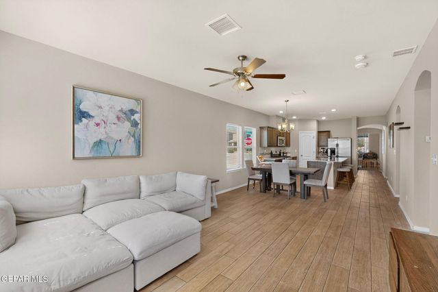 1000 Skyblazer Place, Horizon City, TX 79928