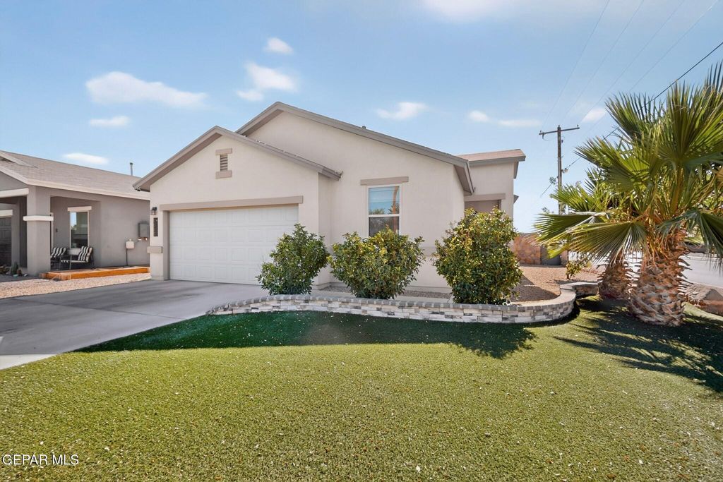 1000 Skyblazer Place, Horizon City, TX 79928