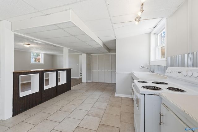 506 Town And Country Drive NW, Huntsville, AL 35806