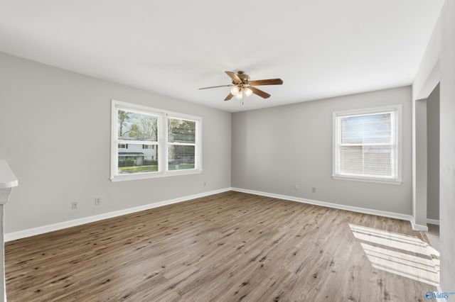 506 Town And Country Drive NW, Huntsville, AL 35806