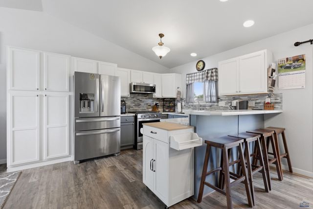 1225 SUMMERFIELD DR, Rapid City, SD 57703