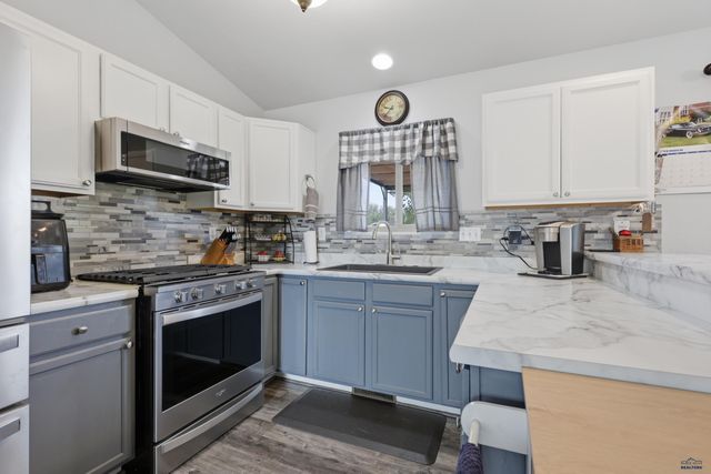 1225 SUMMERFIELD DR, Rapid City, SD 57703