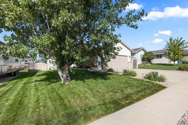 1225 SUMMERFIELD DR, Rapid City, SD 57703