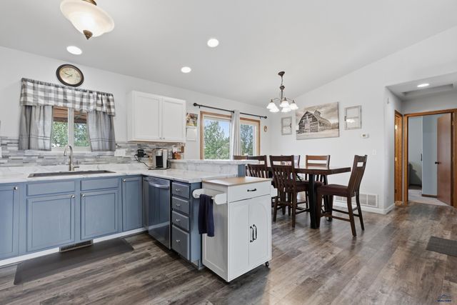 1225 SUMMERFIELD DR, Rapid City, SD 57703