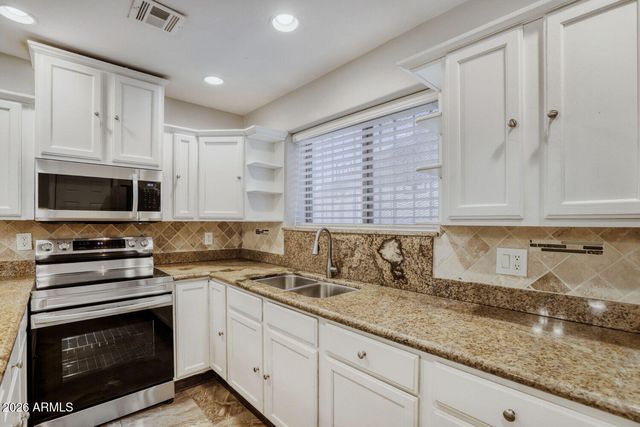 6102 N 71ST Drive, Glendale, AZ 85303