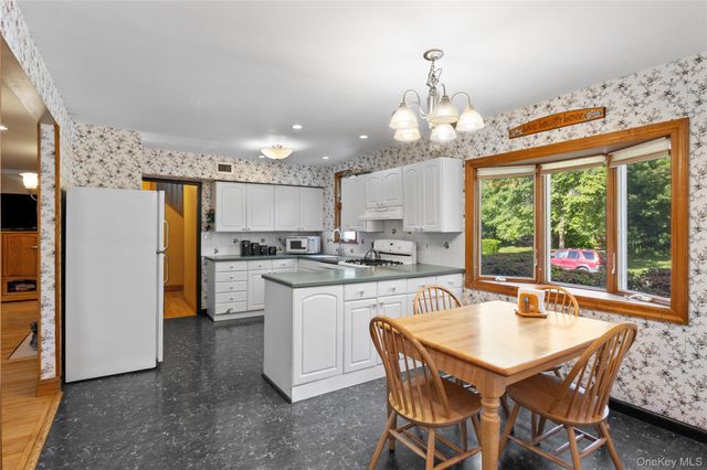 103 Cherrytree Lane, Roslyn Heights, NY 11577
