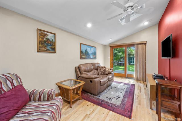 103 Cherrytree Lane, Roslyn Heights, NY 11577
