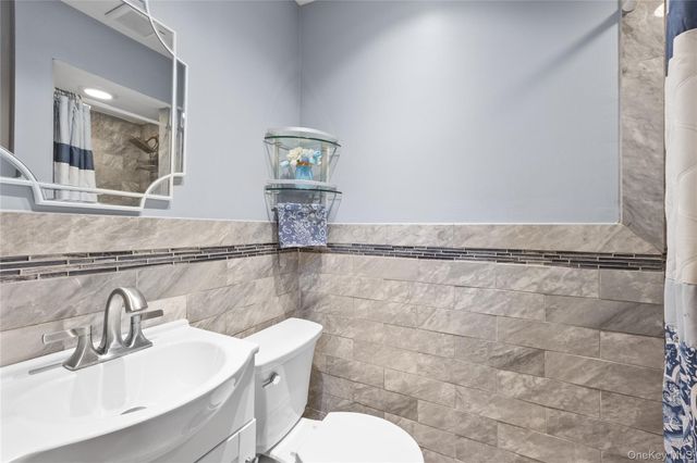103 Cherrytree Lane, Roslyn Heights, NY 11577