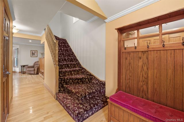 103 Cherrytree Lane, Roslyn Heights, NY 11577