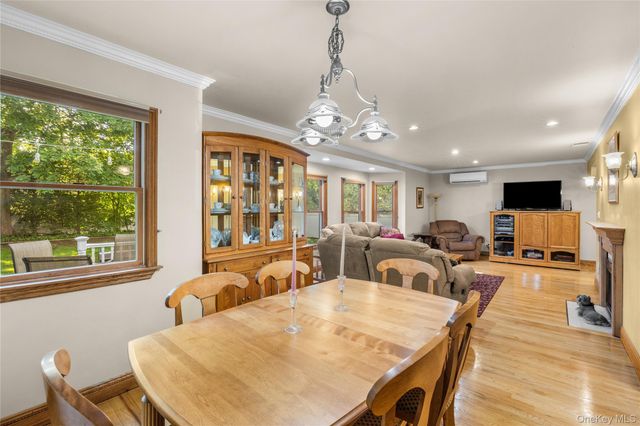 103 Cherrytree Lane, Roslyn Heights, NY 11577