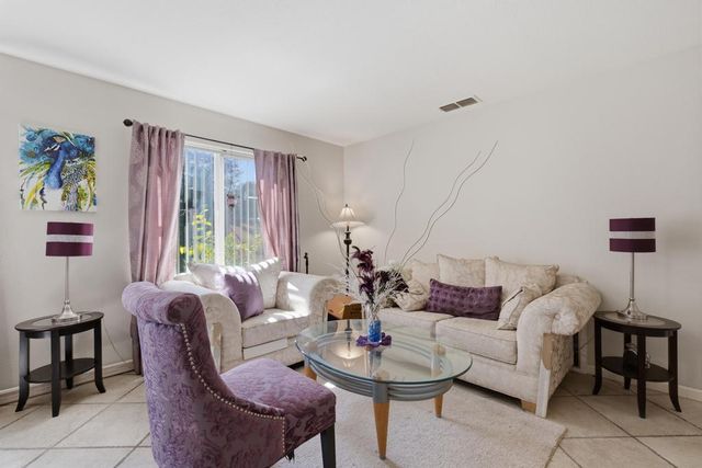 1300 Kensington Dr, Plumas Lake, CA 95961