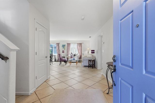 1300 Kensington Dr, Plumas Lake, CA 95961