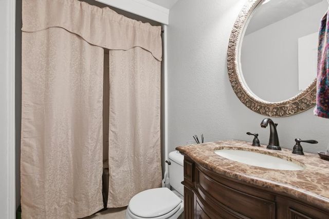 1300 Kensington Dr, Plumas Lake, CA 95961