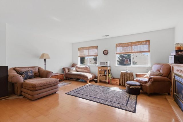 1300 Kensington Dr, Plumas Lake, CA 95961